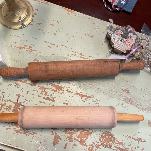 One new rolling pin and one vintage rolling pin. Both in EUC! - Picture 7 of 11